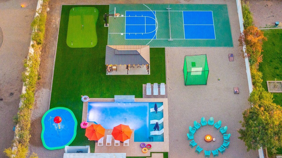 Norma Estates House | Pickleball Golf Heated Pool Splash Pad
