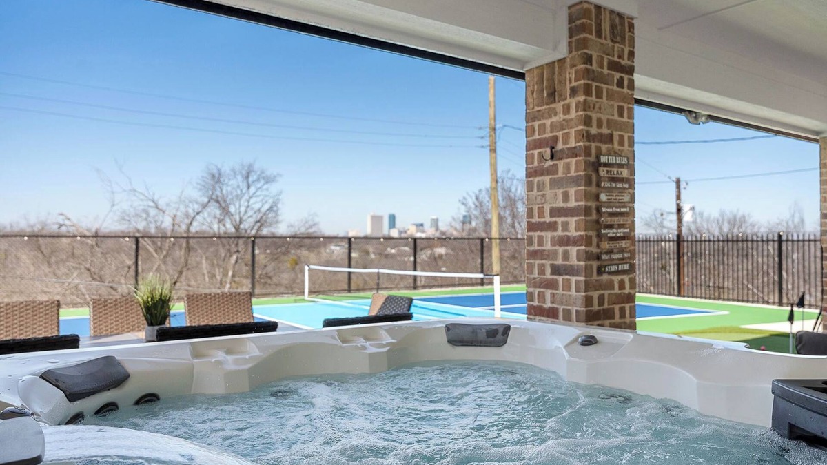 Fort Worth House | Pickleball HotTub MiniGolf with Downtown FW Views!
