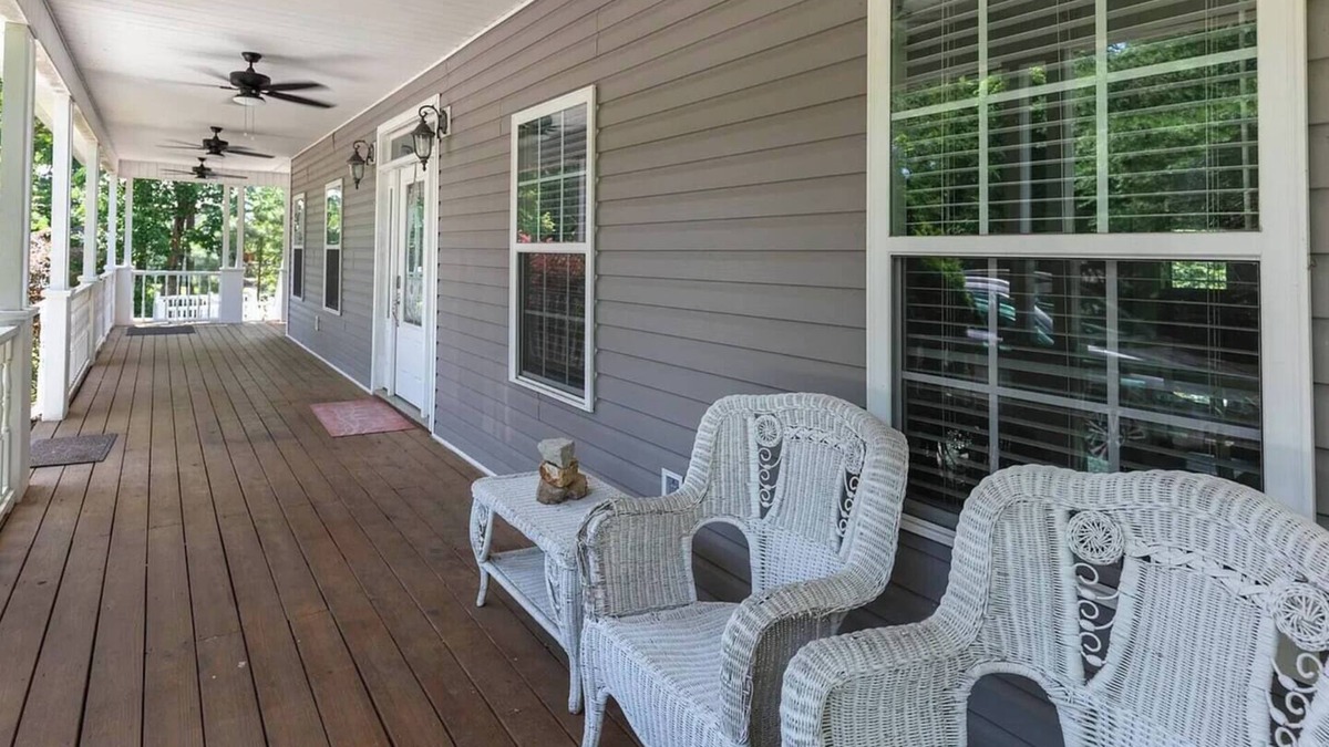 Waterloo House | Pickwick Lake Access | 6BR w/Firepit & Kayaks
