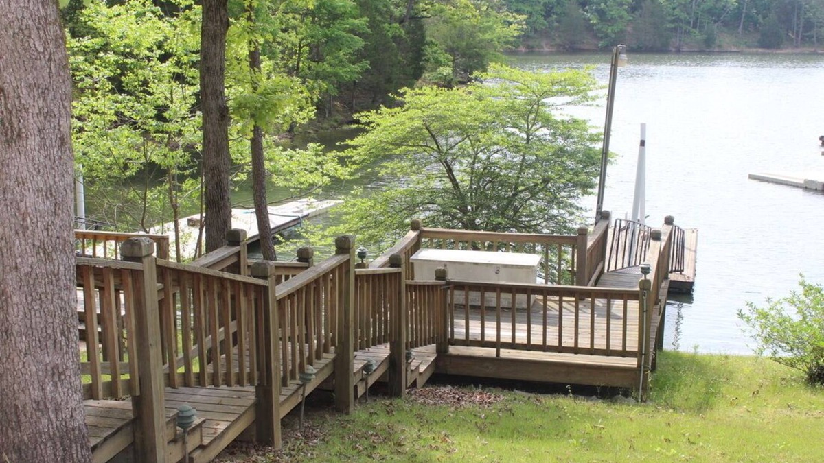 Lutts House | Pickwick Lake Front Home near Grand Harbor, 4 bedrooms, 3.5 baths, boat dock