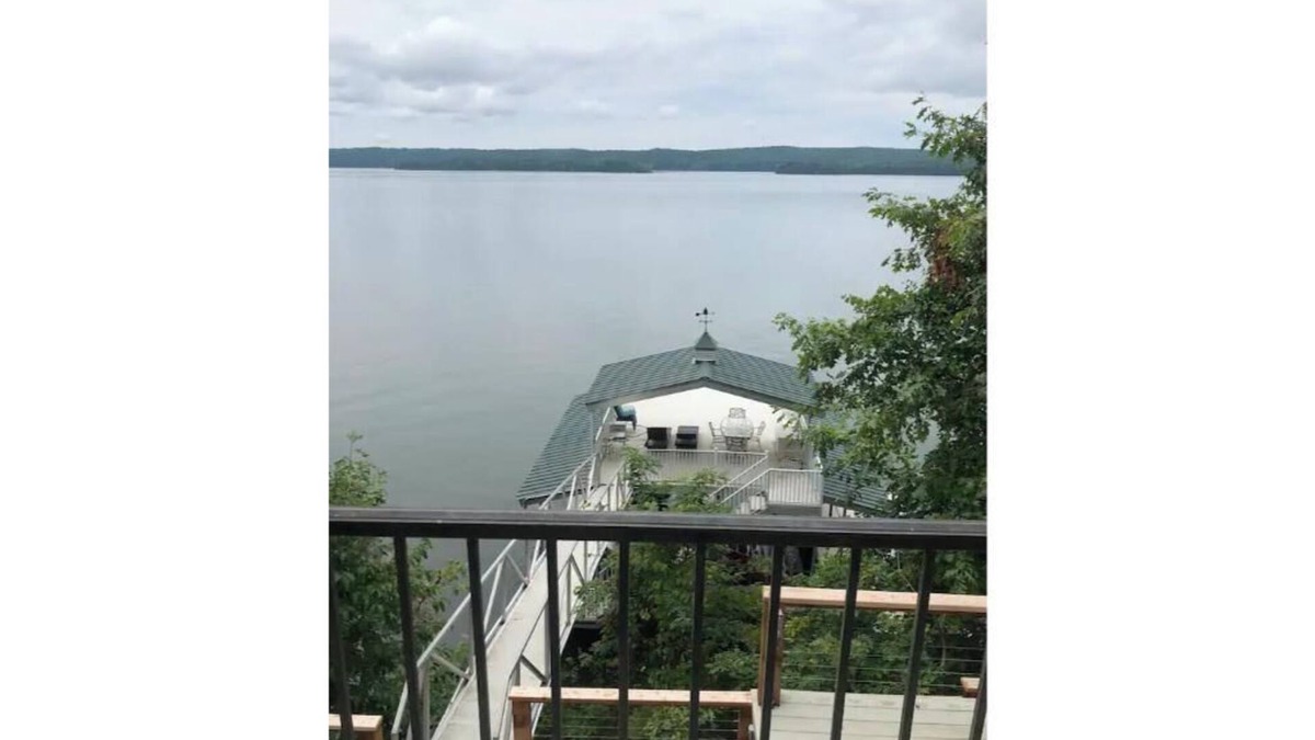 Counce House | Pickwick Lake Waterfront Home with stunning view