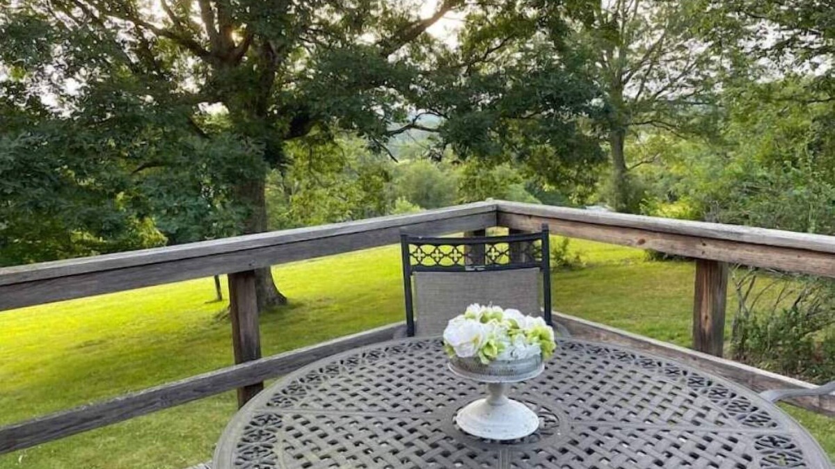 Meadow Bluff House | Picture Window Paradise, home with stunning view!