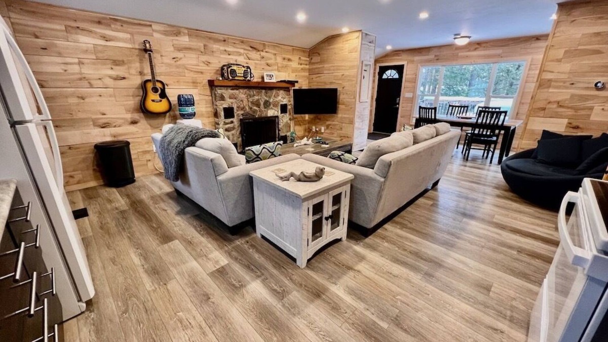 Trent Lakes Cottage | Picturesque Buckhorn Lake Retreat