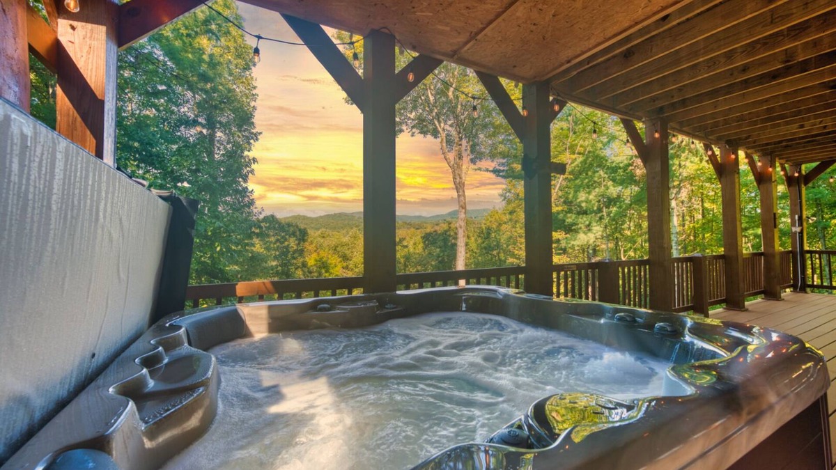 East Ellijay Cabin | Picturesque Cabin - Hot Tub, Fire Pit, Dog Friendly, Near Ellijay & Blue Ridge!