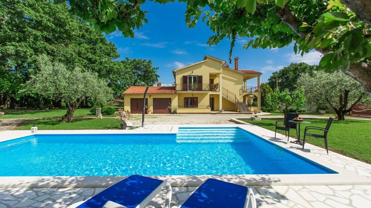 Susnjici Apartment | Picturesque flat with pool, outdoor kitchen, BBQ, sunbeds, children's swing