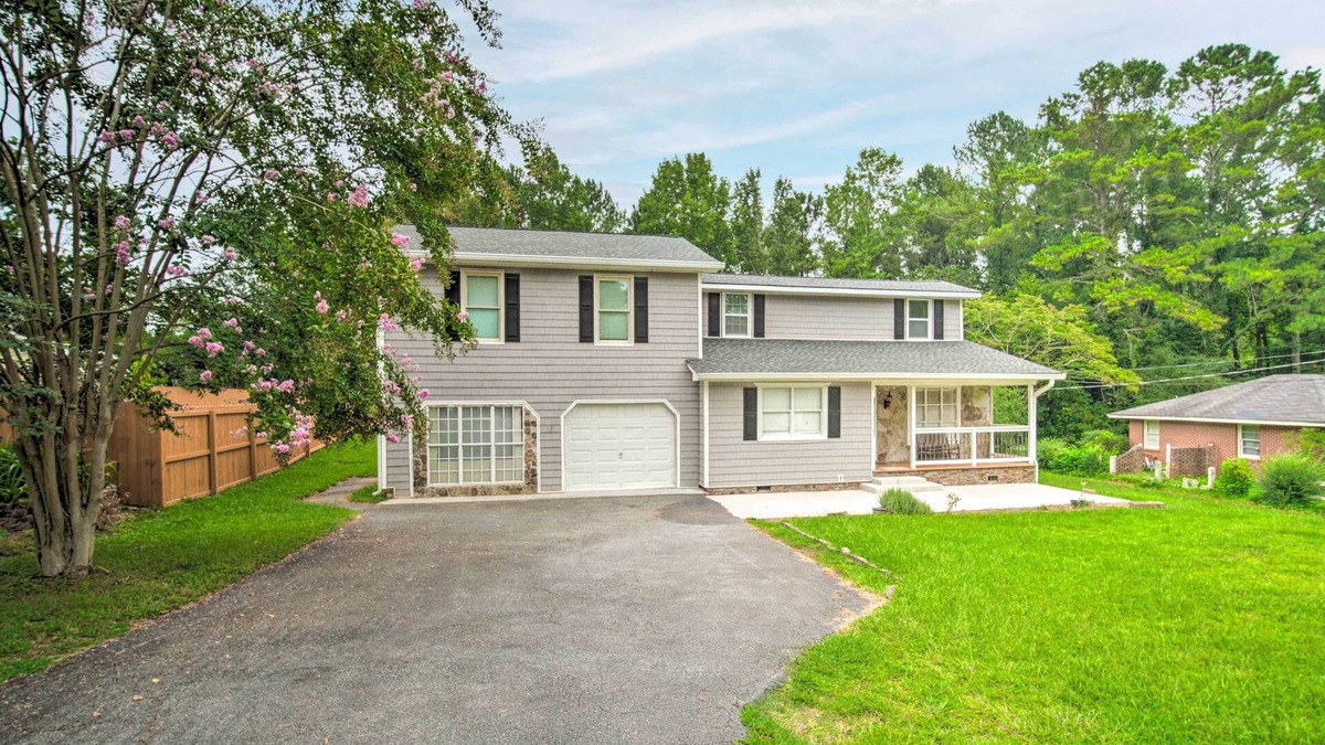 Kennesaw House | Picturesque Kennesaw Home w/Private Backyard