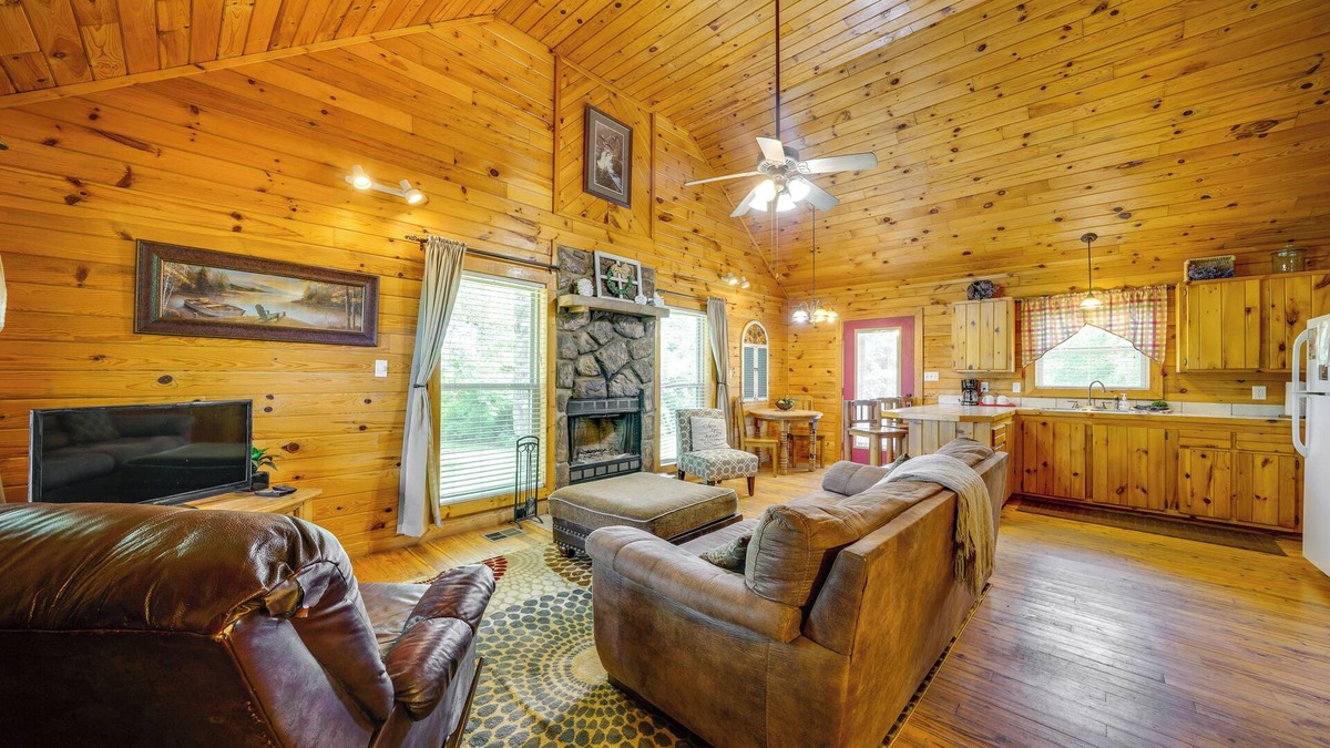 Octavia Cabin | Picturesque Oklahoma Cabin on 80 Acres w/Views!