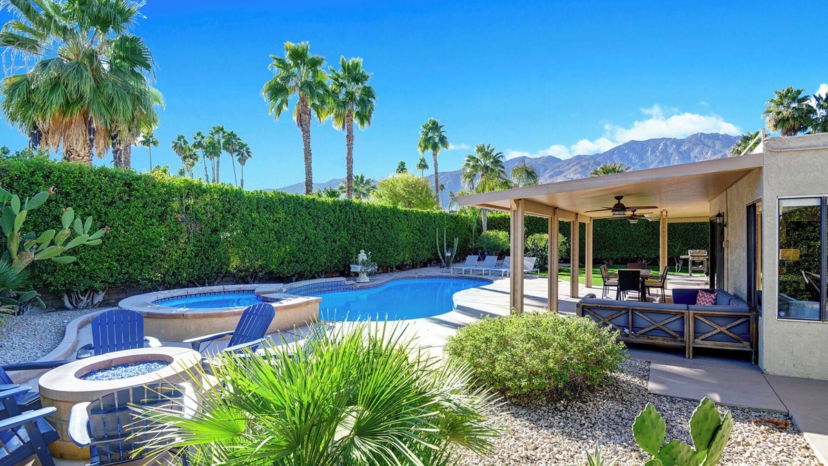 Araby House | Picturesque Palm Springs Homes in Los Compadres with Private Resort Style Backya