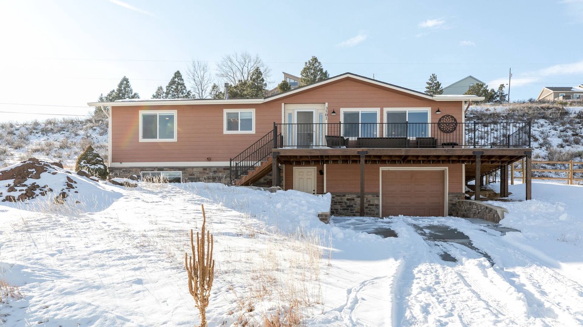 Fort Collins House | Picturesque Retreat at Horsetooth Reservoir with a King bed