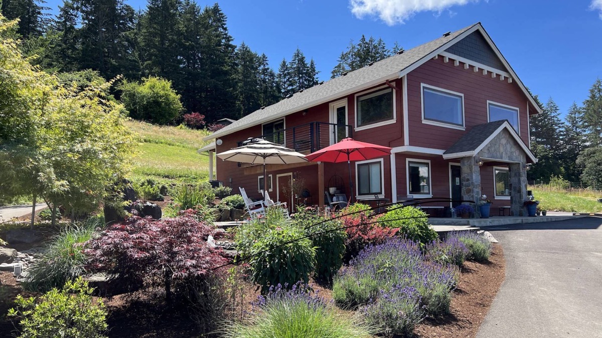 Newberg House | Picturesque Retreat On 80 Acres of Organic Farmland, Farm Animals Galore In Middle of Wine Country
