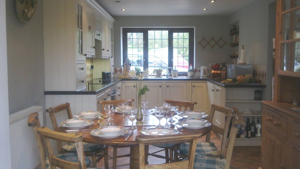 Fiddington Cottage | Picturesque Thatched 4 bedroomed Cottage between Quantock Hills and Sea