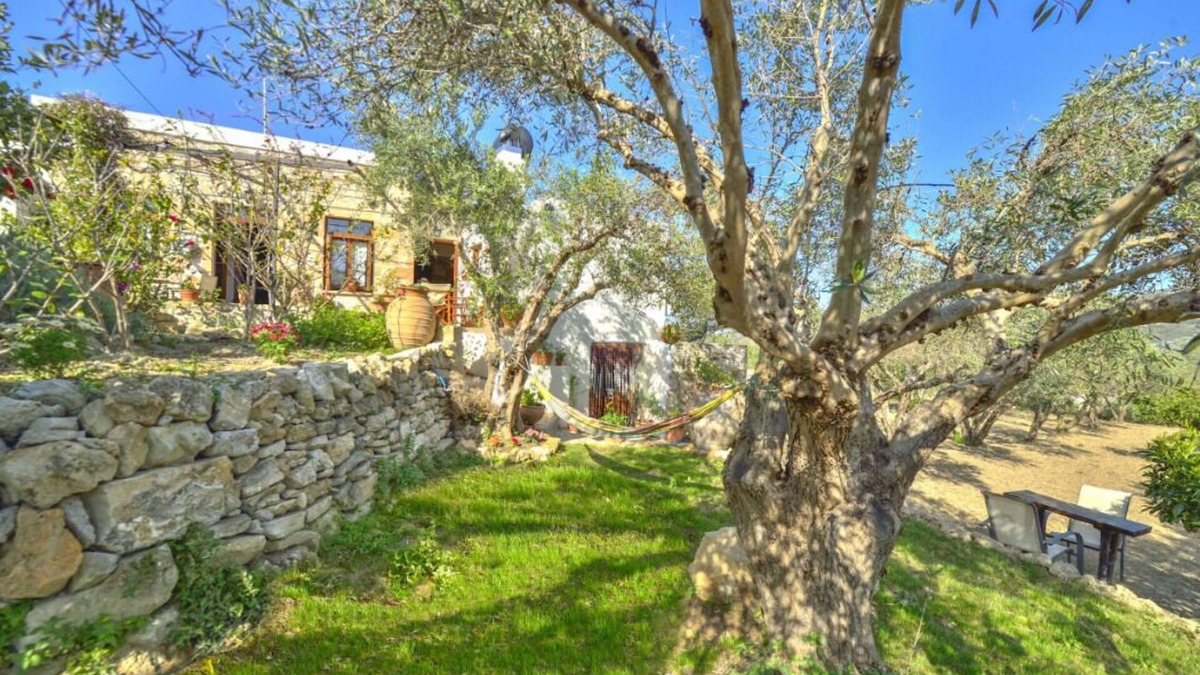 Platanos House | Picturesque traditional stone house