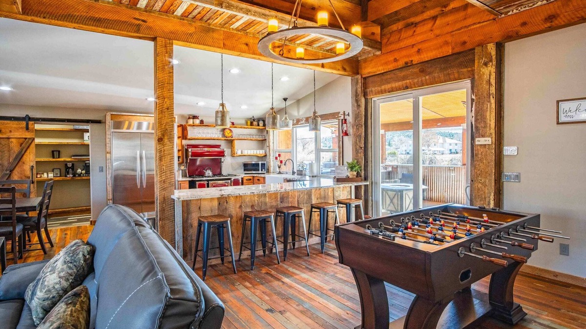 Payson House | Pieper Mansion - Historic Charm & Modern Comfort!