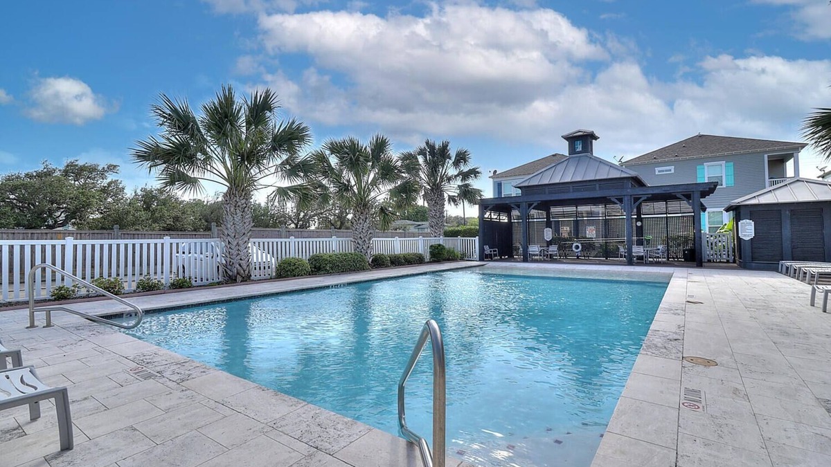 Sailhouse House | Pier access! Beautiful pool! 3 bedroom, 2.5 bathroom home in Rockport!