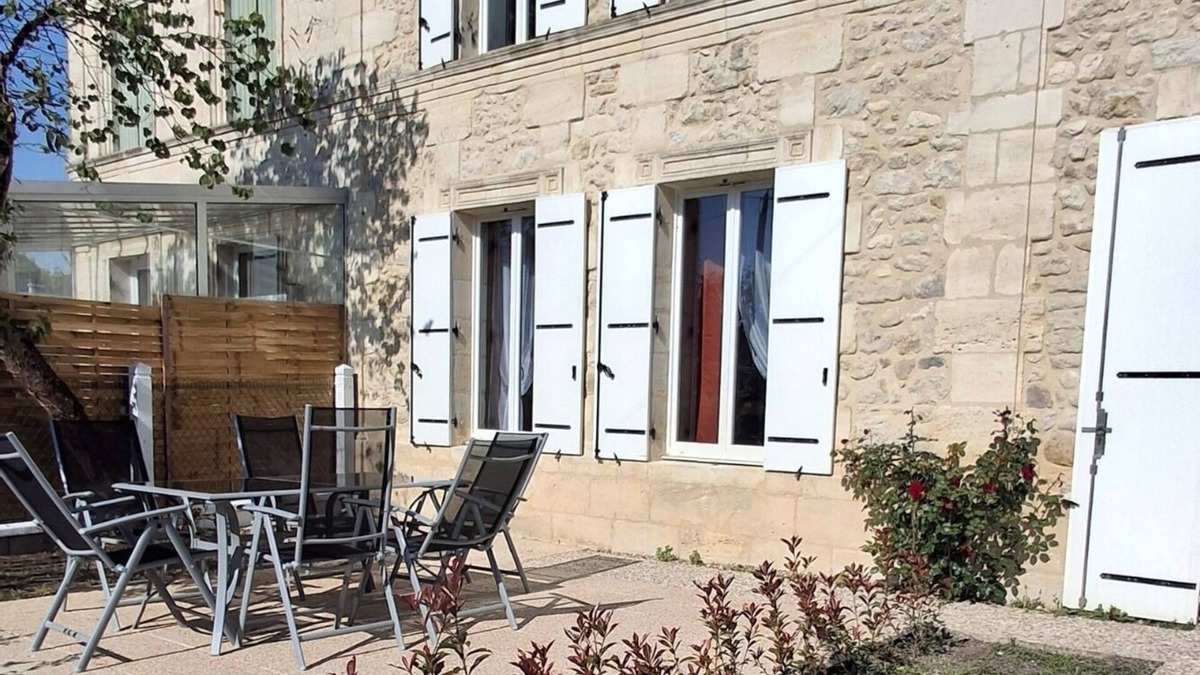 Valeyrac House | Pierres d'Estuaire - 3-star gîte 2025 between vineyards, ocean and river.