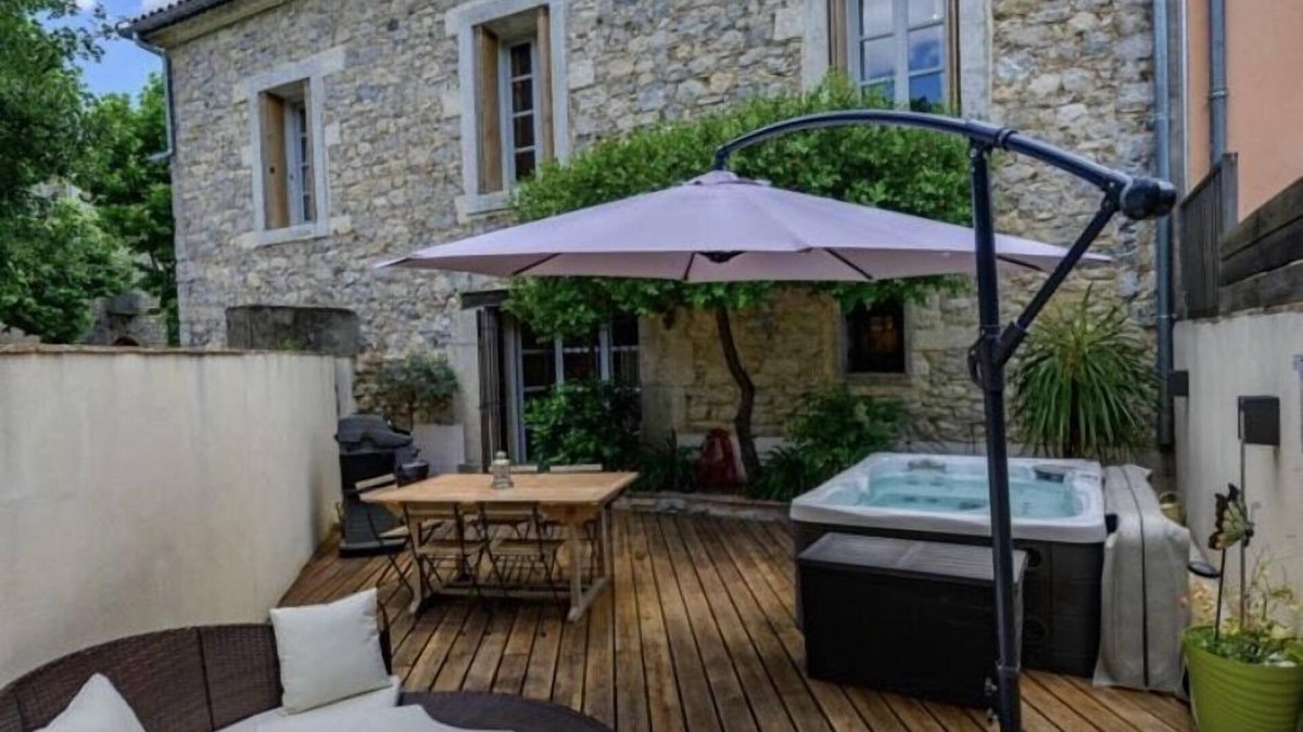 Les Matelles Cottage | "Pietra Viva "Luxury stone house Montpellier Pic-Saint-Loup, sauna and spa.