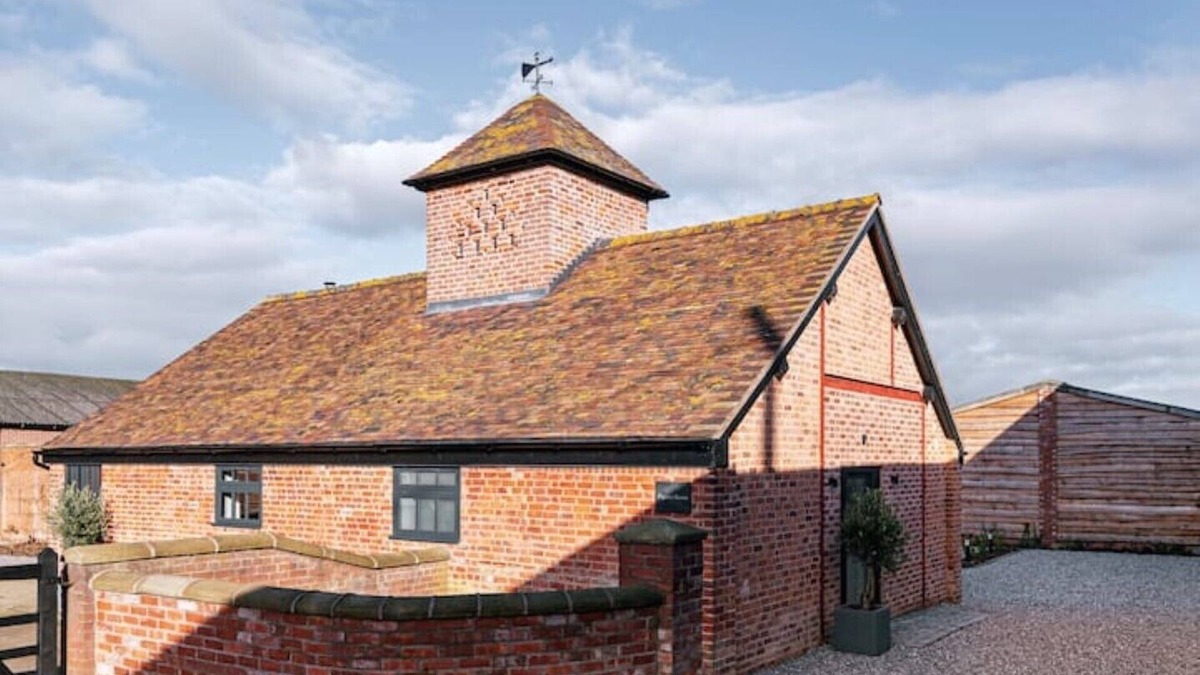 Pontesbury House | Pigeon House: Barn with hot tub, wood burner & large private garden.