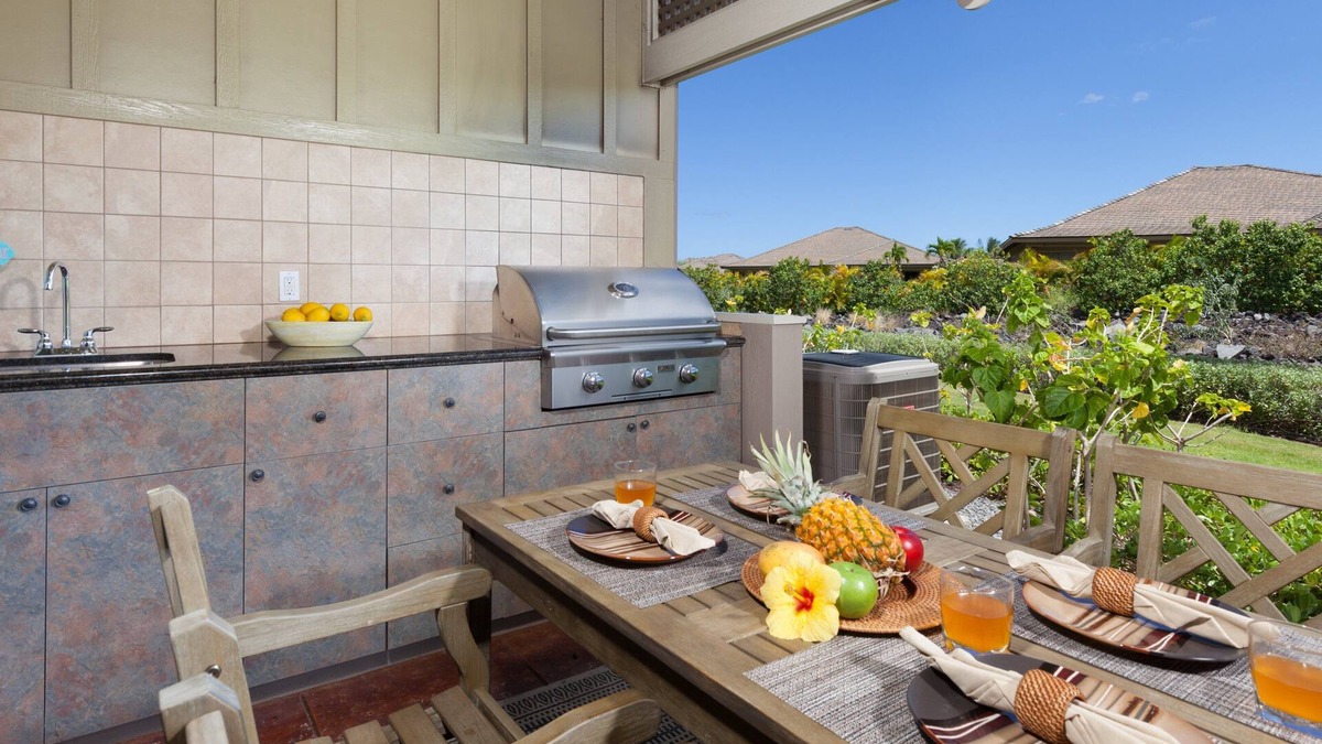 Kulalani House | ❤️PiH❤️ Island Hideaway ★ Enjoy Bikes & Surrey ★ Free Private Beach Club Pass