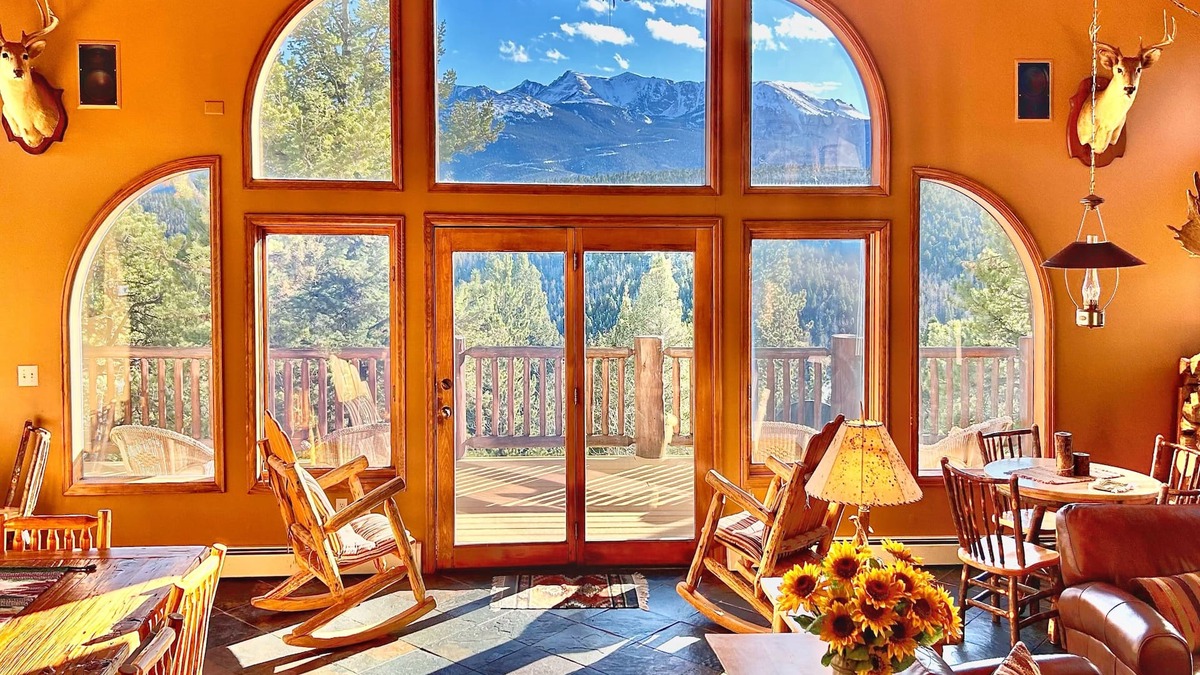 Woodland Park House | Pike View Lodge - 7 mi to Pikes Peak - 8 min. to Town, Hot Tub w/View!