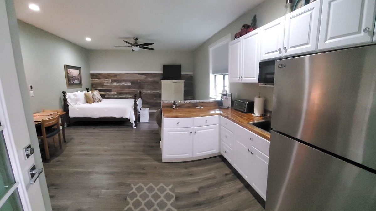 Florissant Apartment | Pikes Peak, Cripple Creek, Col. Springs, Breckenridge, Fossil beds, mountains