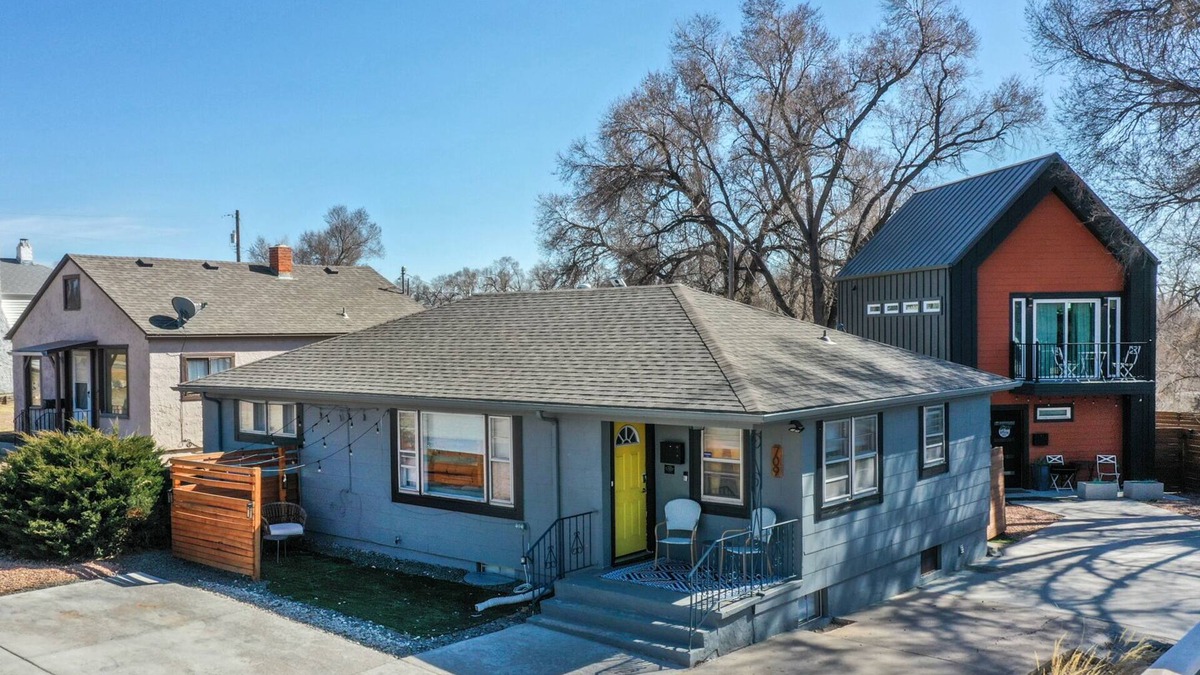 Central Colorado Springs House | Pikes Peak Getaway: 2 Homes w/3 Kitchens, 3 Living Rooms, 2 connect Fenced Yards