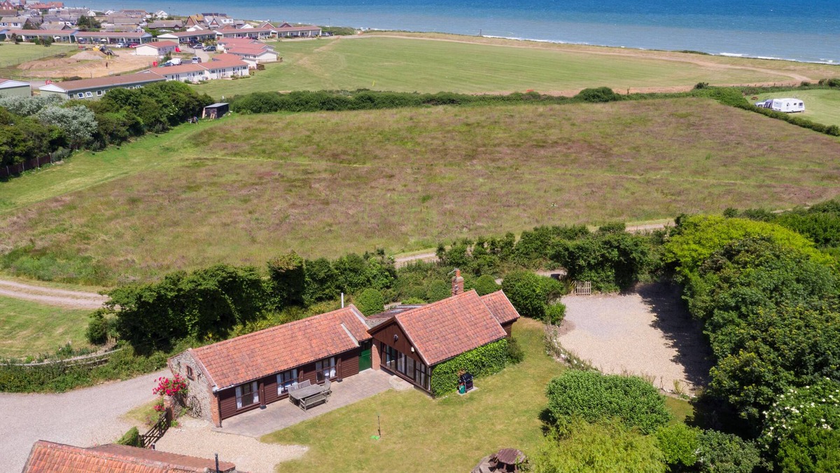 Bacton House | Pilgrims Chase - Three Bedroom House, Sleeps 6