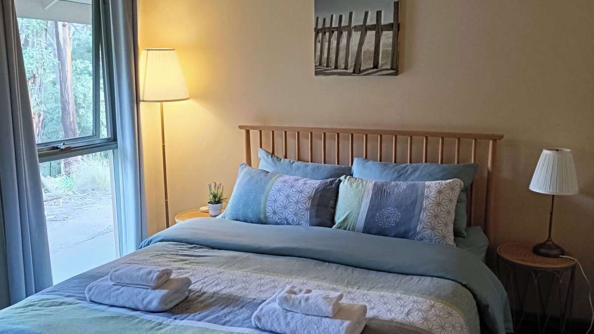 Kalimna Ski Chalet | Pillowood Cottage (1Queen+2Twins) & Wood Stove