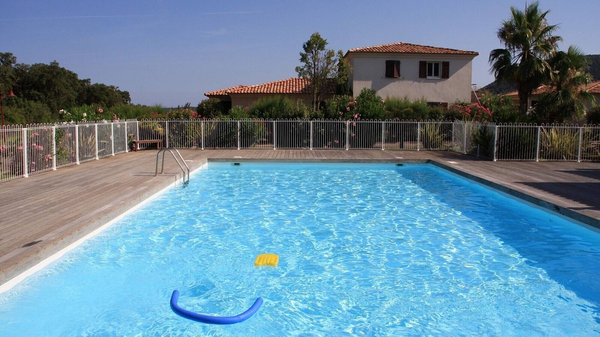 Pinarellu Apartment | Pinarello Appt standing 6/8 pers, sea view, beach 500 m and discovery of Corsican wines