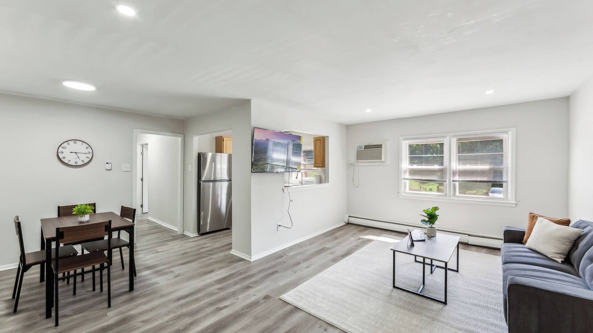 Newark Apartment | Pine Brook 111i I State of the art 1.5 Bd Apt