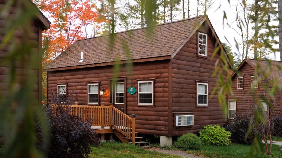 Bethlehem Cabin | Pine Cabin: Waterfront Log Cabin Hideaway