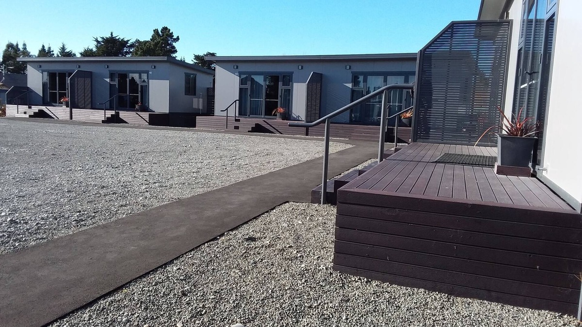 Kaiapoi Hotel | Pine Lake View Lodge