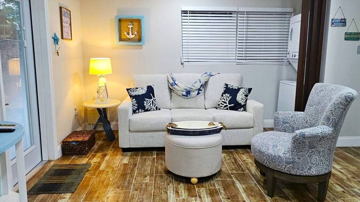 South Sarasota Apartment | Pine Terrace Oasis: 10 Min to Siesta Key