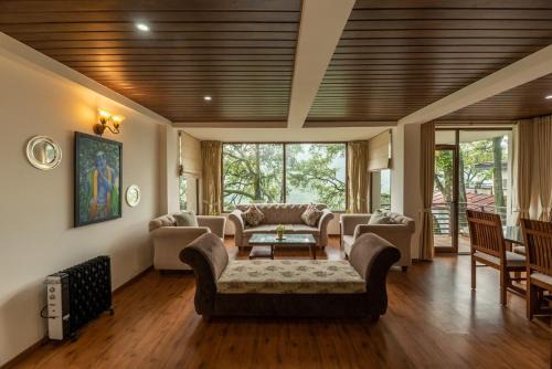 Mallital House | Pine Wood 2BHK Apartment Close to Naini Lake