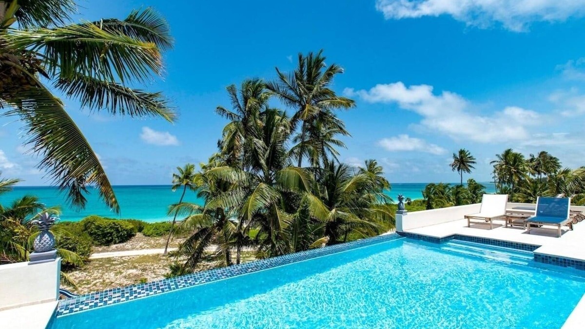 Governor's Harbour House | Pineapple House 4 Bedroom Home