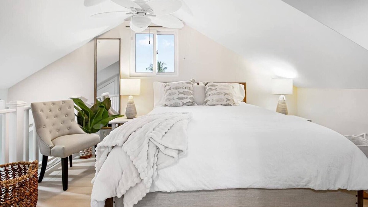 Nassau Villa | Pineapple Villa (1 Bedroom + Sofa Bed), Water Lover's Retreat- Kayaks, Fishing - Nassau's Hidden Gem