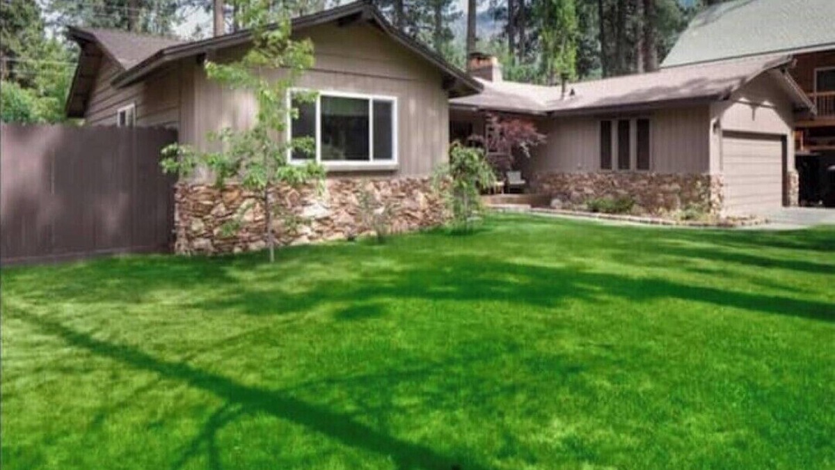 Lower Kingsbury House | PineCone Lodge - 3 bed/2 bath - South Lake Tahoe (sleeps 6)