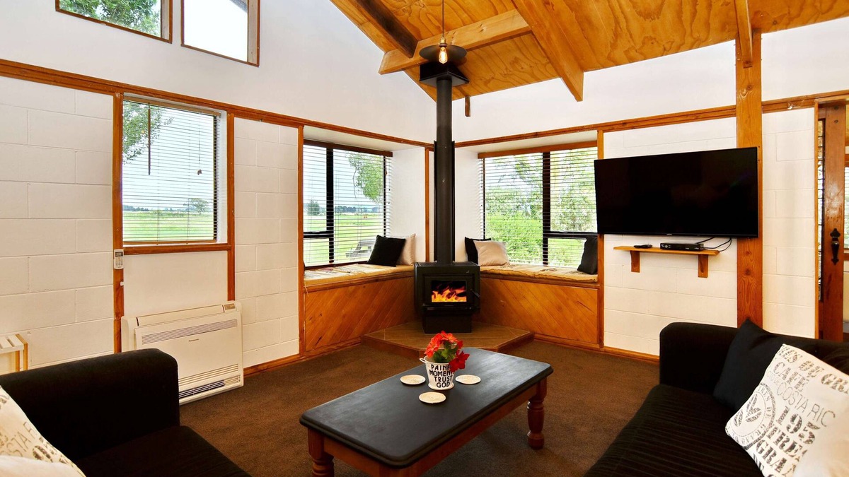 Pines Beach House | Pines Beach Haven - Beautiful Spacious Home. Stunning views. Beach&river walks.