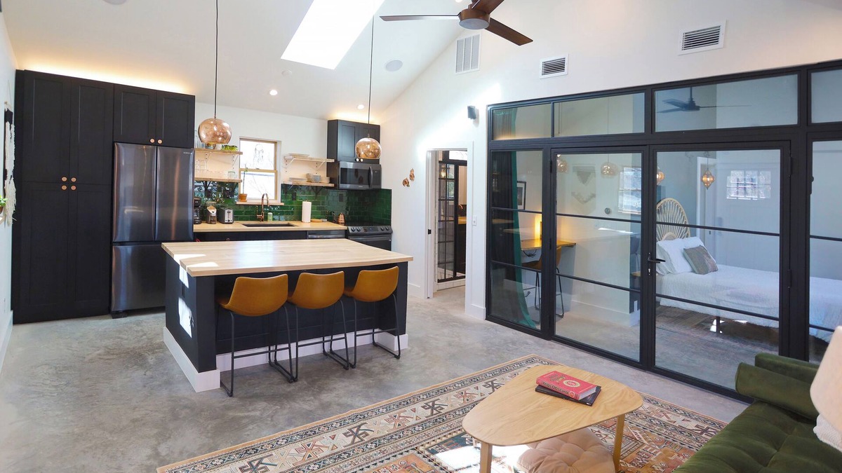 Fairmount House | Pink Door