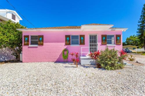Downtown Dunedin House | Pink Flamingo