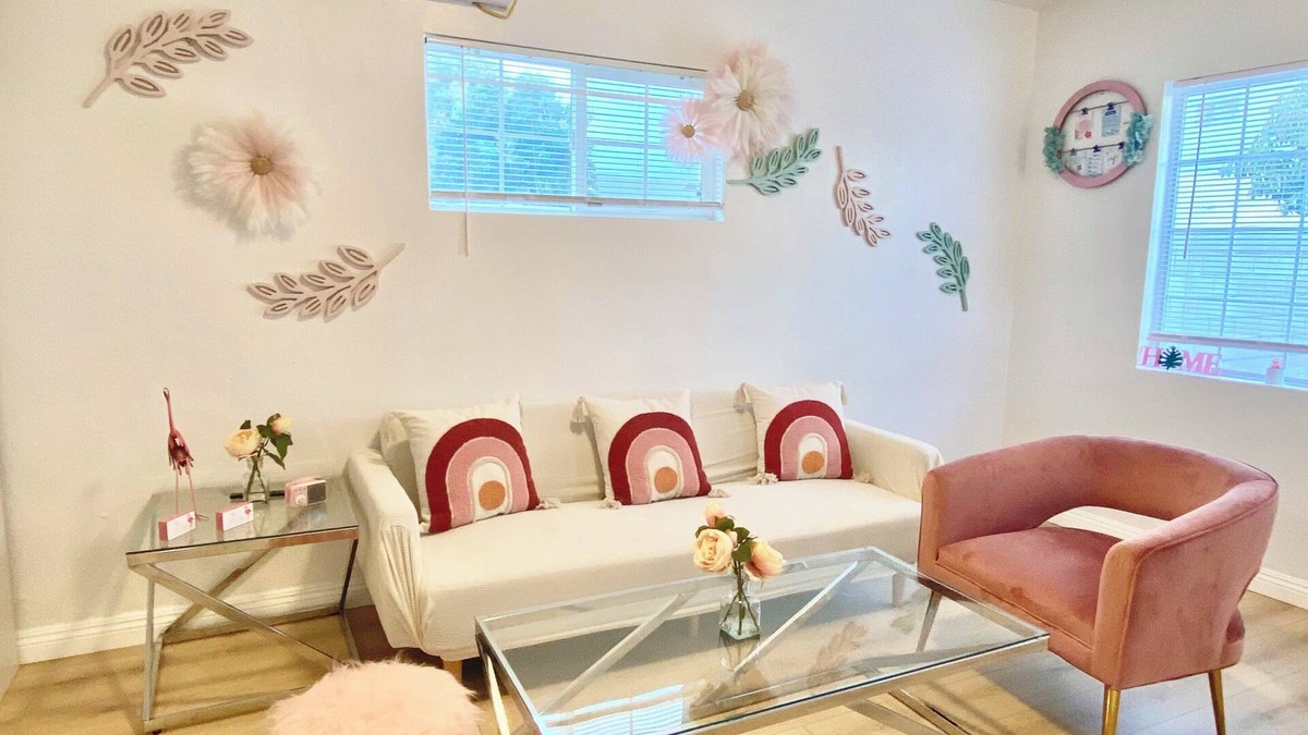 Rosemead House | Pink Lovely 1BR house near DTLA