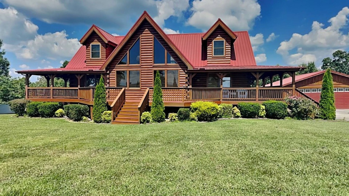 Union Grove Cabin | Pinnacle Place | Wraparound Deck w. Lake Views + Game Room