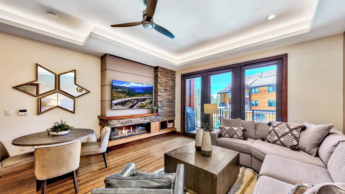 Lakeside Park Condo | Pinnacle Stateline Resort, BBQ, Hot Tub, Pool Zalanta #214