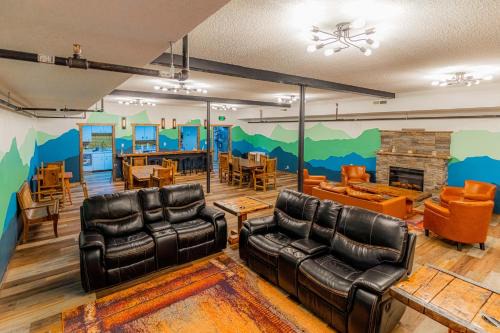 Anaconda Hostel | Pintler's Portal Hostel