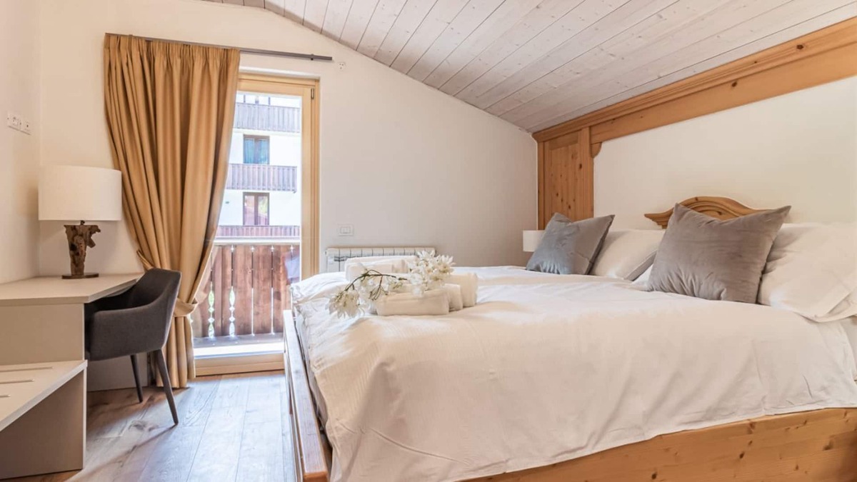 Giustino Apartment | PINZOLO THREE - ROOM APARTMENT WITH WIFI AND TWO BATHROOM