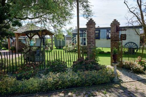 Netersel Bed & Breakfast | Pipowagen Biej Oma Neeske