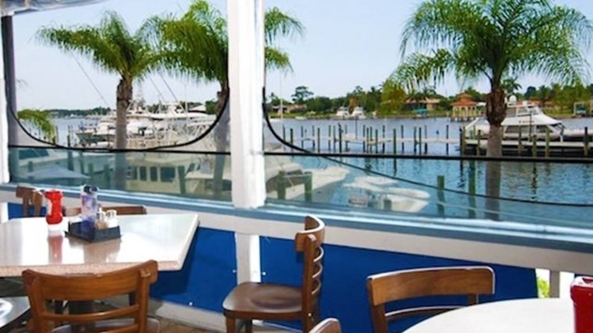 Stuart Hotel | Pirate's Cove Resort & Marina