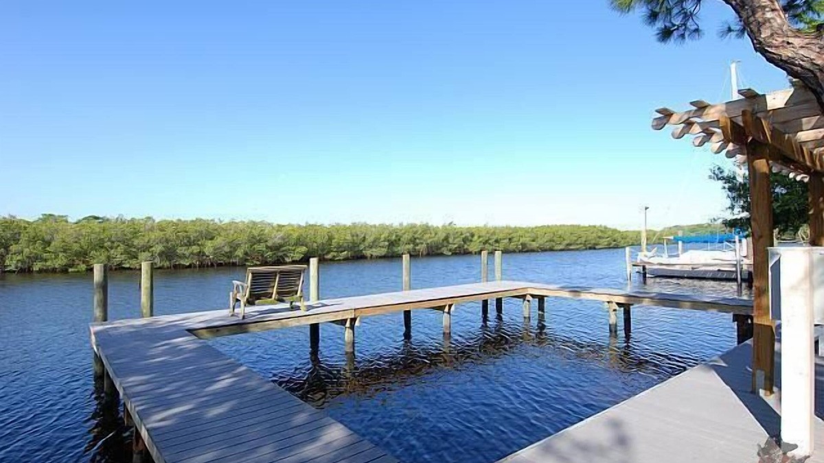 Ruskin Cottage | Pirate's Pointe Resort