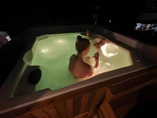 Serra Grande Apartment | Piscina Aquecida, Jacuzzi, internet veloz, no centro de Serra Grande - Apt Verde - Vila Pitangueira