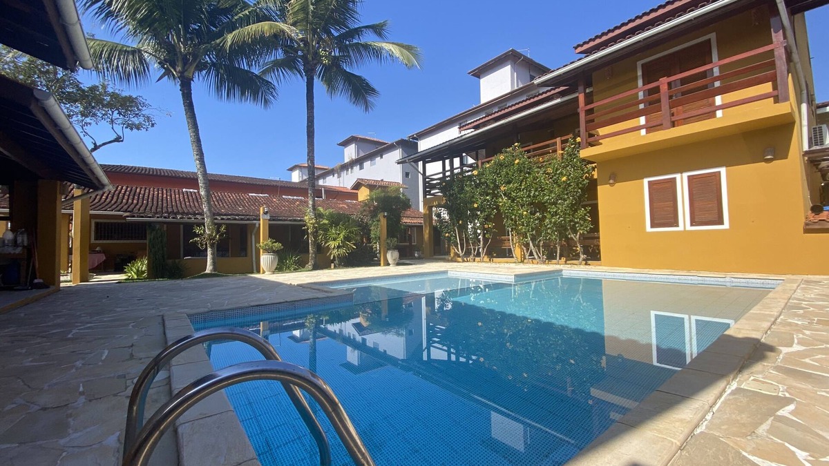 Praia Grande House | Piscina e Ar Condicionado a 100 mts da Praia Grande - Ubatuba/sp