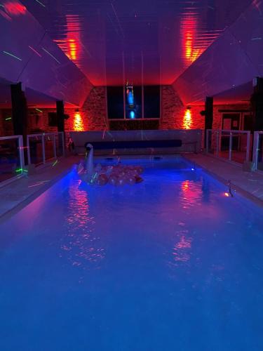 Saint-Philbert-de-Bouaine Villa | Piscine Intérieur pour vos Fêtes privées